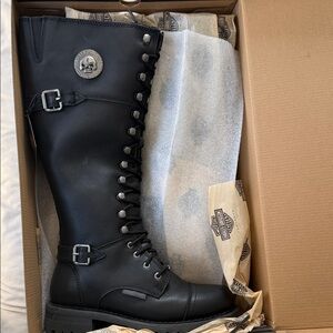 HD Women’s Beechwood Skull Black Knee-High Lace-Up Boots Brand New w Tags